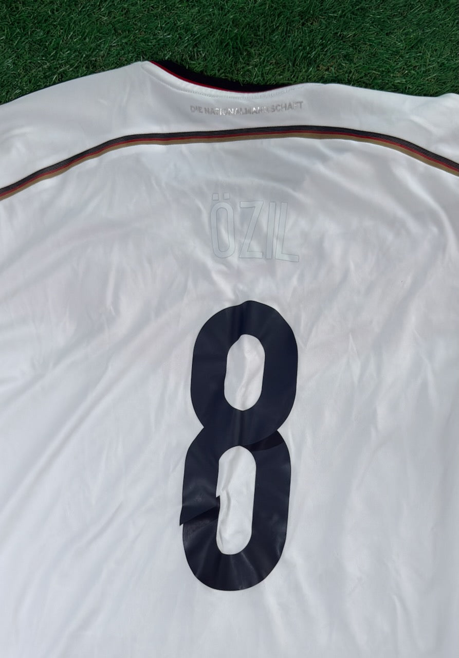 Deutschland Ozil 2014 Home Kit (Size XL)