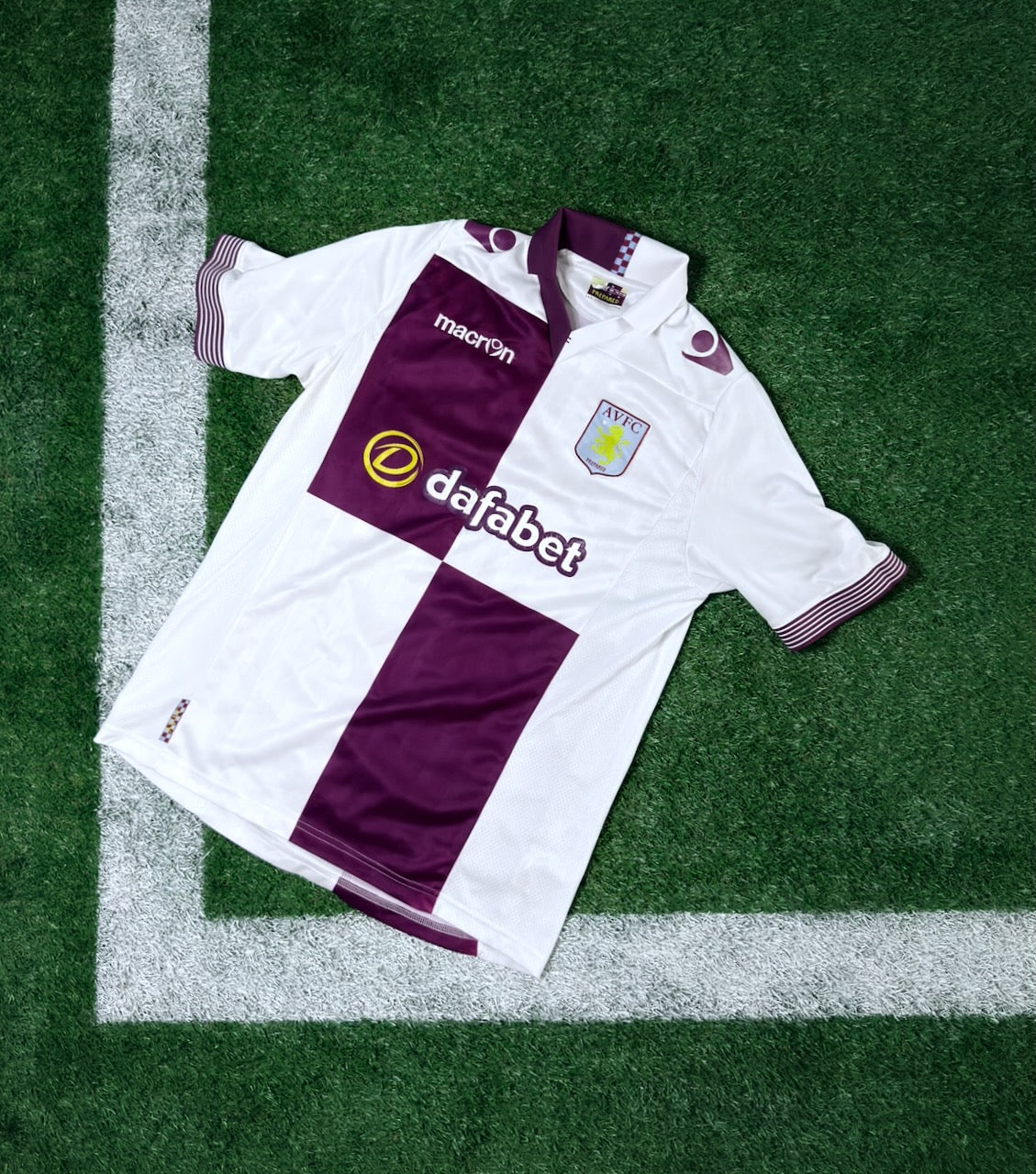 Aston Villa 13-14 Away Kit (Size M)