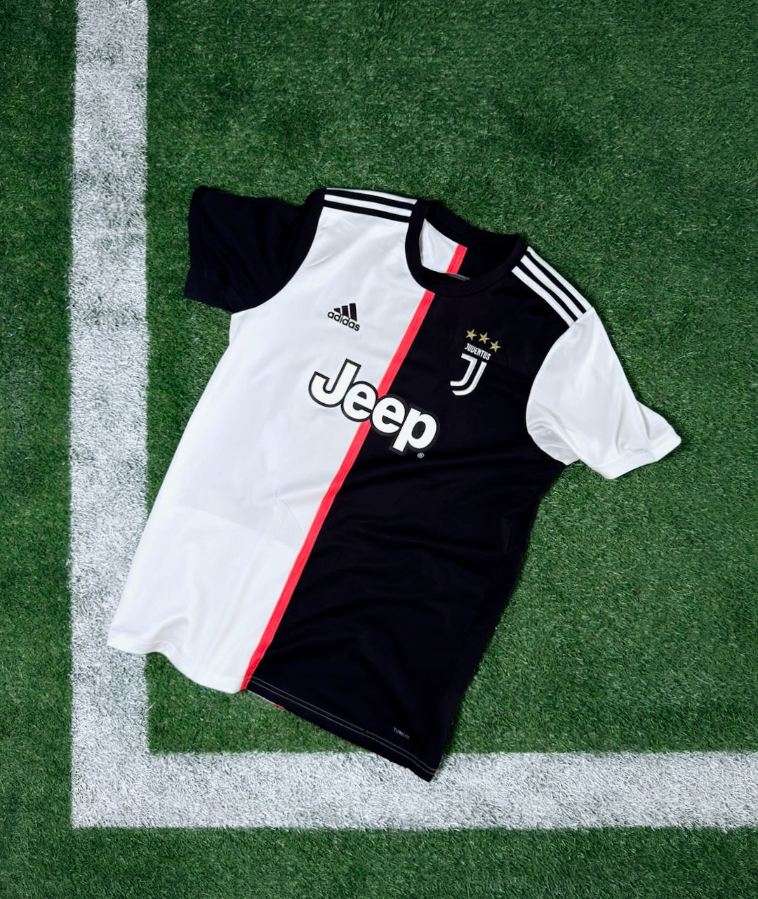 Juventus Ronaldo 19-20 Home Kit (Size L)