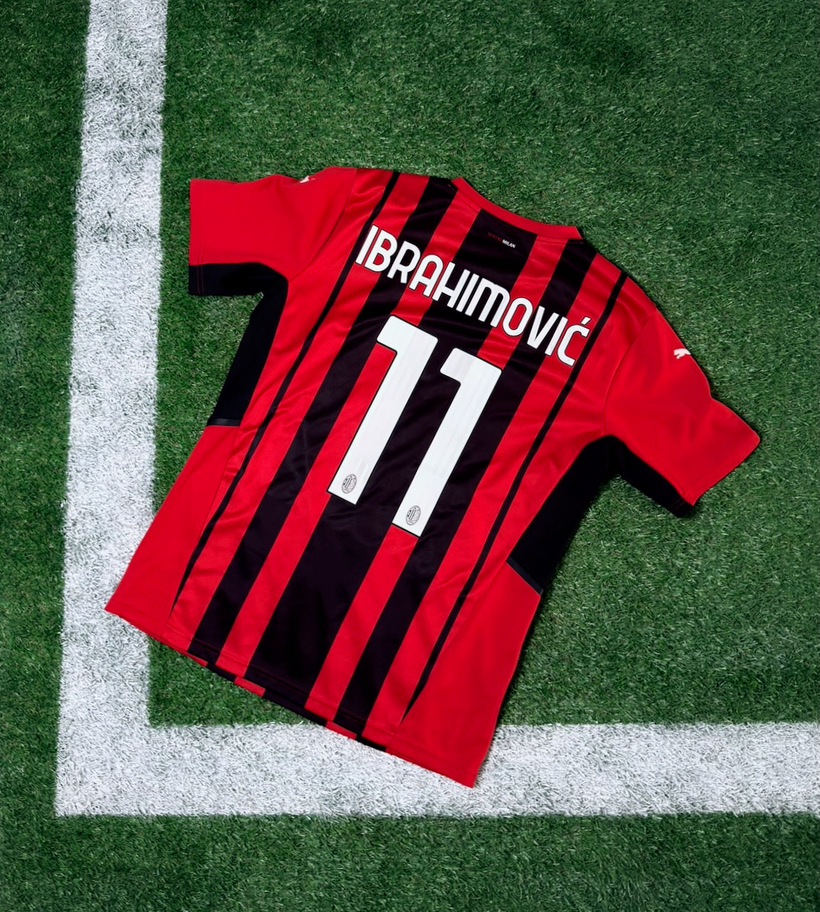 AC Milan Ibrahimovic 21-22 Home Kit (Size M)