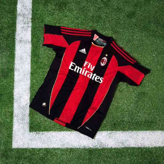 AC Milan 10-11 Home Kit (Size S)