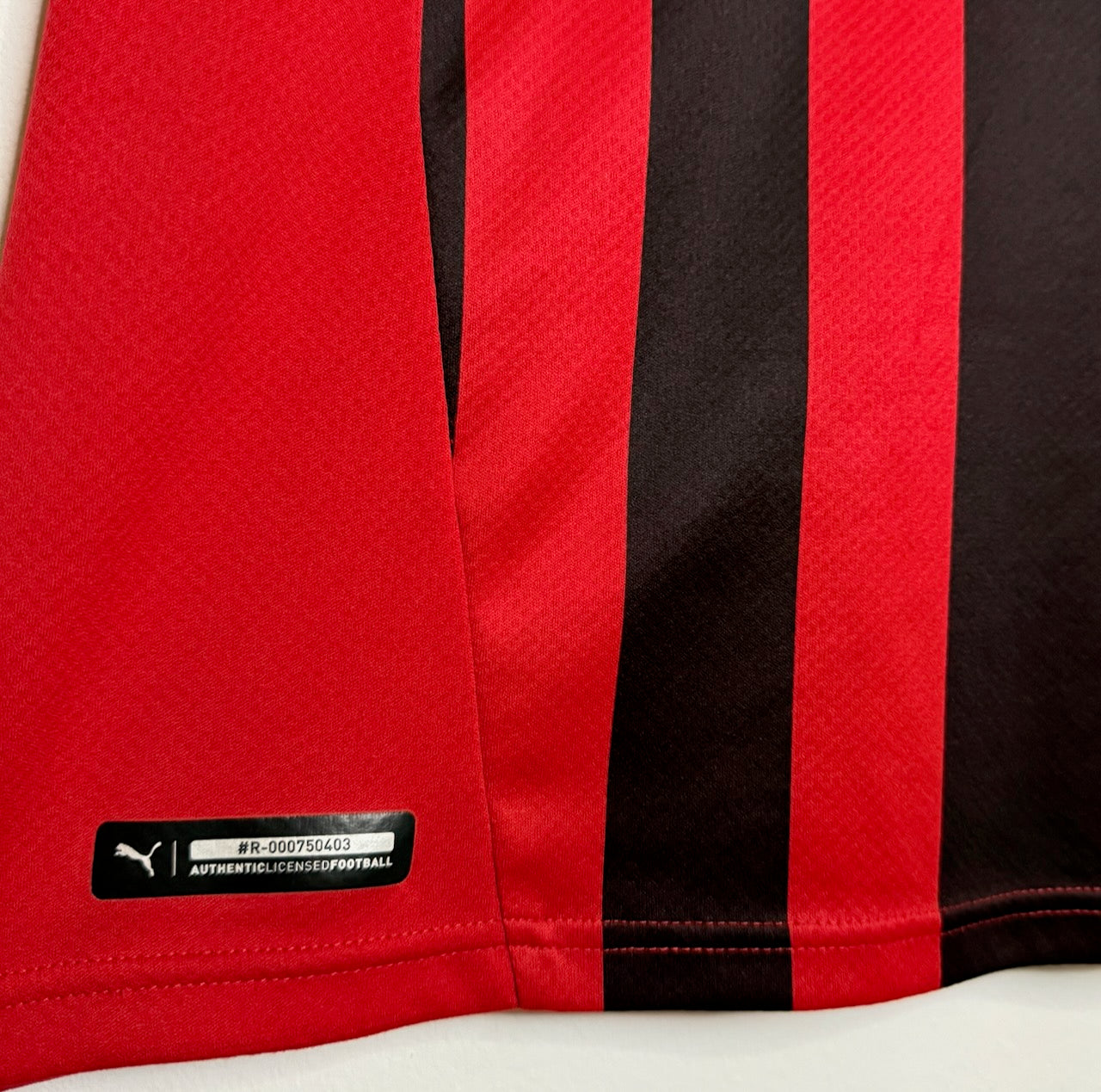 AC Milan Ibrahimovic 21-22 Home Kit (Size M)