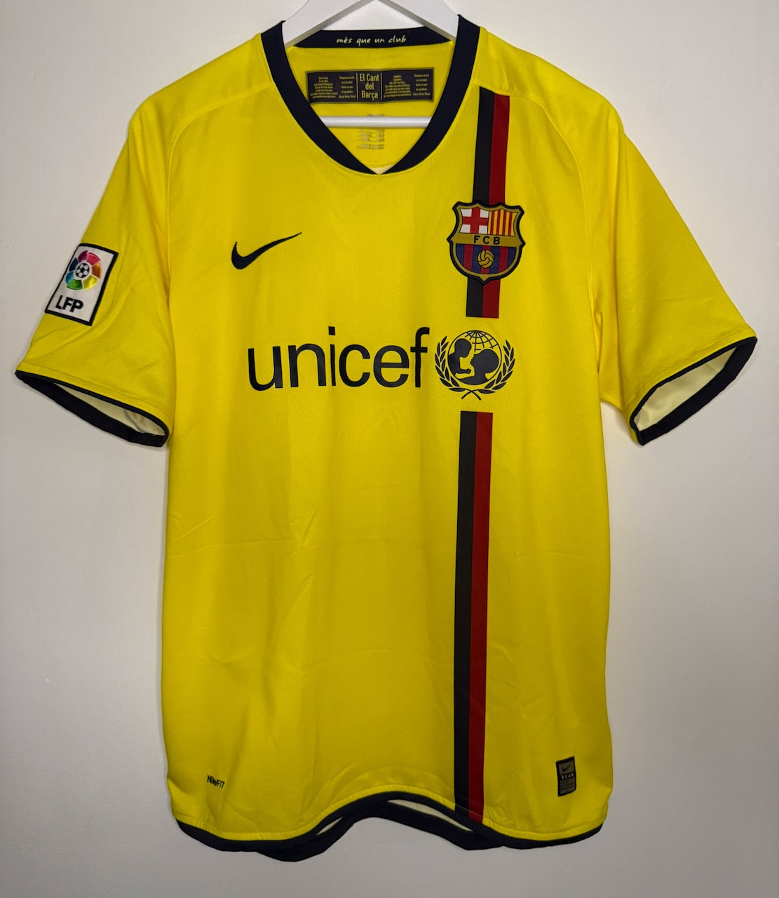 FC Barcelona 08-09 Away Kit (Size M)