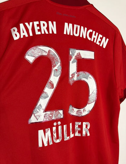 Bayern Munchen Muller 15-16 Home Kit (Size M)